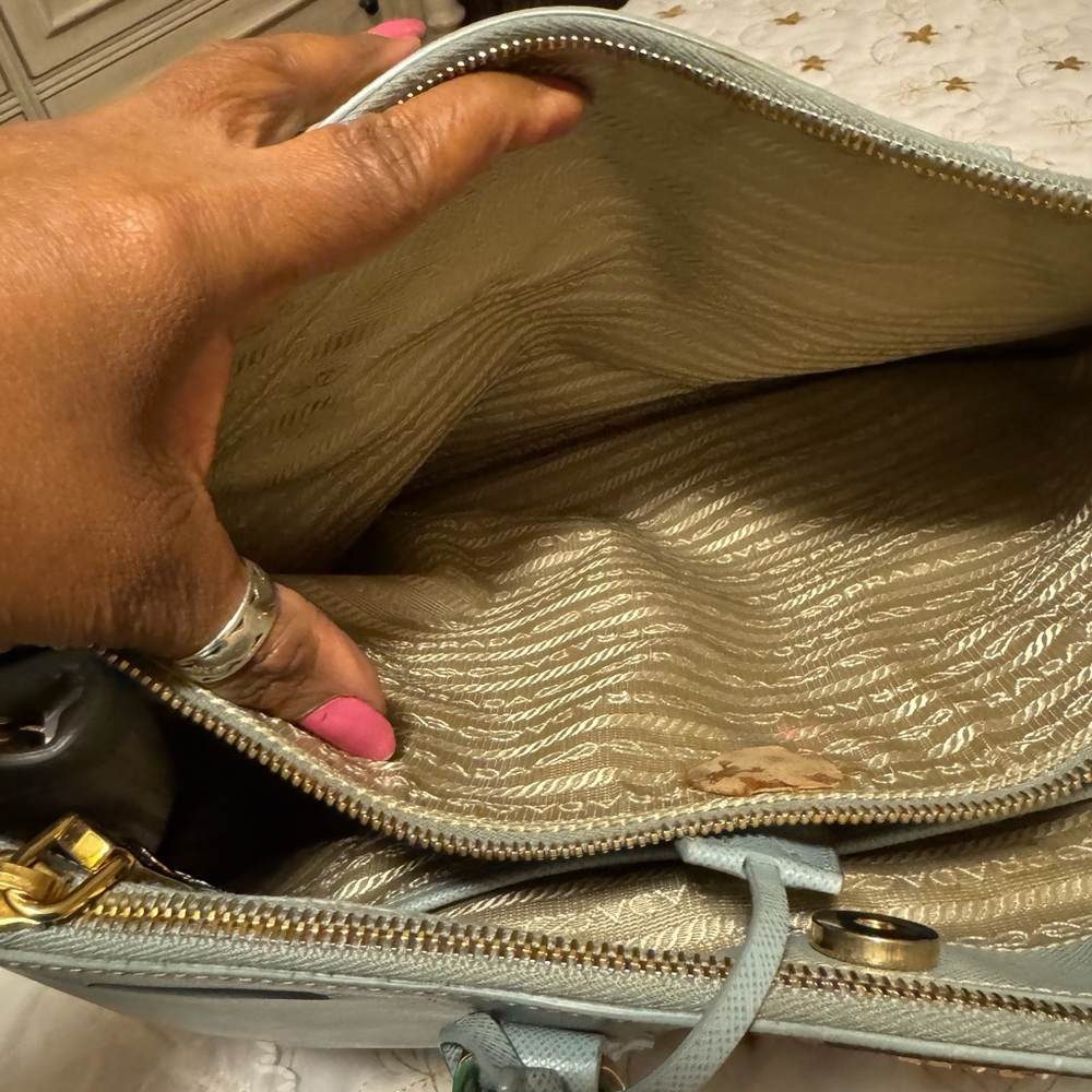 Beautiful Preloved Prada. Minimal Use. Clean Insi… - image 4